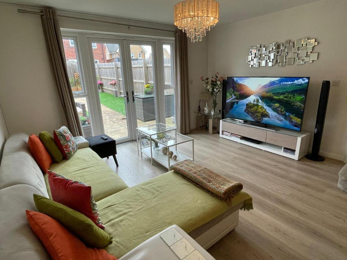 Comet place Wellingborough Extérieur photo