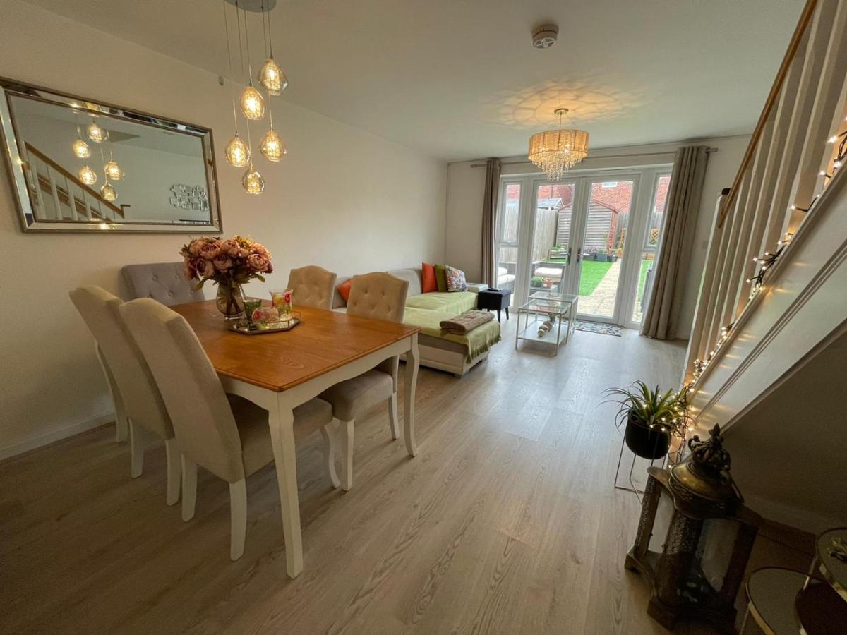 Comet place Wellingborough Extérieur photo