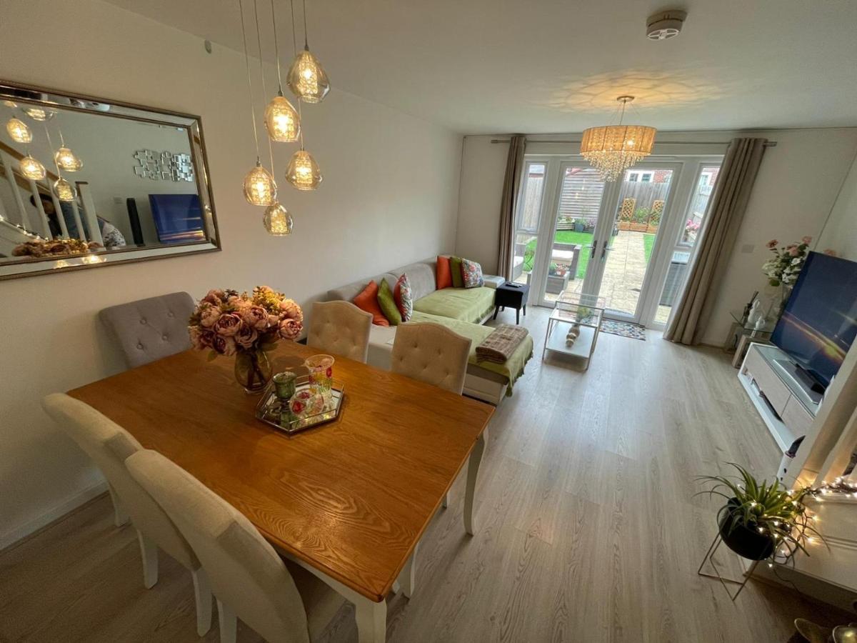 Comet place Wellingborough Extérieur photo